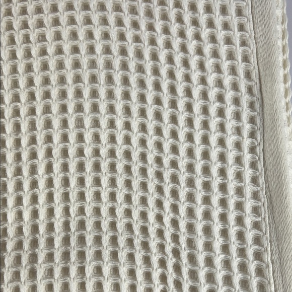 Hotel Balfour Bath Towel Set Off White Lightweight Waffle Texture Set of 2 NEW - Picture 4 of 6